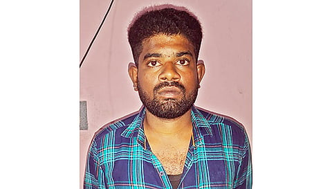 கைதான அறிவழகன்.