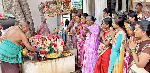 சப்த கன்னிகளுக்கு அலங்கார தீபாராதனை நடைபெற்ற காட்சி.
