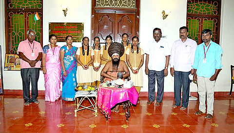 பொதுத்தேர்வில் சிறப்பிடம் பிடித்த மாணவர்களுக்கு தருமபுரம் ஆதீனம் அருளாசி வழங்கினார்.