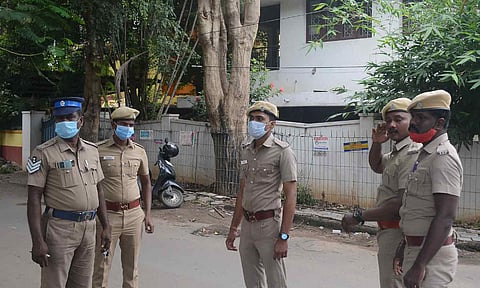 அண்ணாநகர், அடையாறு உள்பட சென்னையில் 6 இடங்களில் போலீசார் அதிரடி வேட்டை