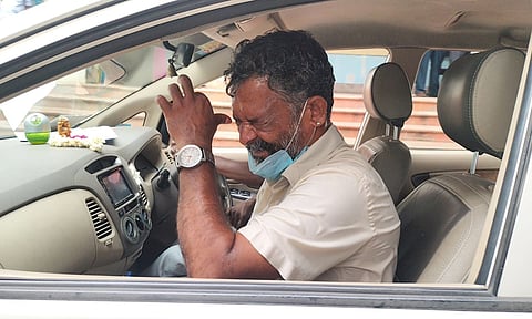 தீக்குளிக்க முயன்ற ஆம்புலன்ஸ் டிரைவர் ராஜா