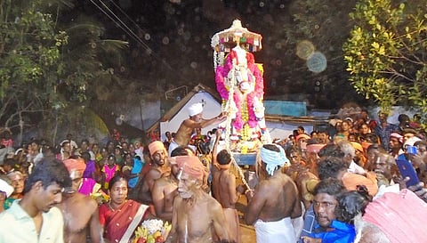 கோவிலில் பரிவேட்டை விழா நடைபெற்ற போது எடுத்தப்படம்.