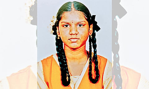 பிளஸ்-2 பொதுத்தேர்வில் மாணவி சாதனை