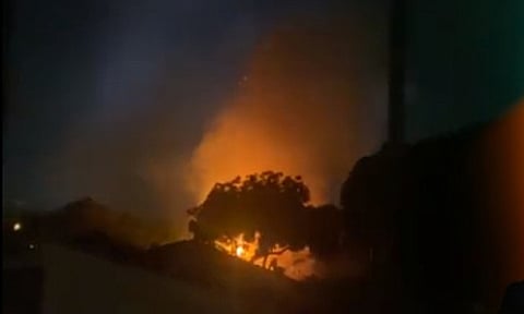 போராட்டக்காரர்கள் தீ வைப்பு