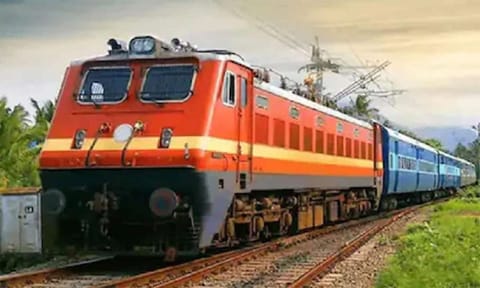 ஈரோடு-நெல்லை எக்ஸ்பிரஸ் ரெயில் இன்று முதல் மீண்டும் இயக்கம்