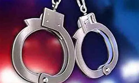 மது பாட்டில்கள் விற்பனைக்கு கொண்டு வந்த முதியவர் கைது