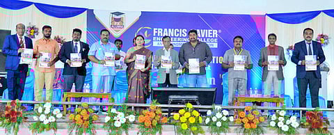 எப்.எக்ஸ். கல்லூரியில் முன்னாள் மாணவர்கள் சந்திப்பு நிகழ்ச்சி நடைபெற்றபோது எடுத்தபடம்.