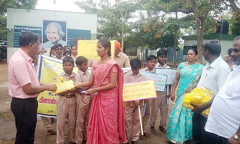 வெங்கடாம்பட்டி ஊராட்சியில் பிளாஸ்டிக் ஒழிப்பு பேரணி நடைபெற்றபோது எடுத்தபடம்.