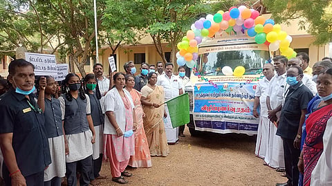 உலக மக்கள் தொகை தினத்தை முன்னிட்டு மயிலம் ஸ்ரீ சிவப்பிரகாச சுவாமிகள் மேல்நிலைப் பள்ளியின் விழிப்புணர்வு பேரணியை மயிலம் யூனியன் தலைவர் யோகேஸ்வரி மணிமாறன் கொடியசைத்து தொடங்கி வைத்தார்.