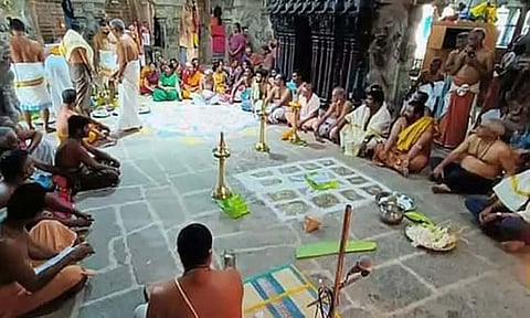 கும்பாபிஷேகம் நடத்துவதற்காக பூதப்பாண்டி பூதலிங்கசாமி கோவிலில் தேவபிரசன்னம் பார்க்கப்பட்டது...