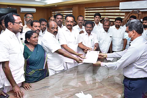 தி.மு.க.வினரின் பழிவாங்கும் நடவடிக்கை - எம்.ஆர்.விஜயபாஸ்கர் குற்றச்சாட்டு