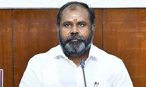 ஓ.பன்னீர் செல்வம் குறித்த உண்மைகளை தெரிவித்தால் அவர் வெளியே வர முடியாது- ஆர்.பி.உதயகுமார்