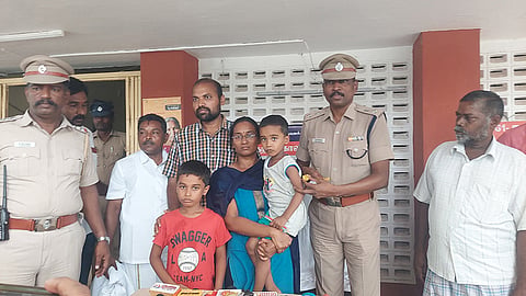 ரூ.1 கோடி கேட்டு கடத்தப்பட்ட சிறுவனை மீட்ட போலீசார் பெற்றோரிடம் ஒப்படைத்தனர். 