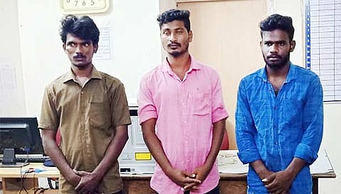 கைது செய்யப்பட்ட கஞ்சா வியாபாரிகள் 3 பேரை படத்தில் காணலாம்.