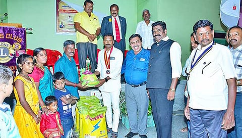 விழாவில் நலத்திட்ட உதவிகள் வழங்கப்பட்டது.