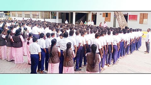 கனியனூரில் இறந்த மாணவிக்கு இஸ்லாமியா பள்ளியில் அஞ்சலி