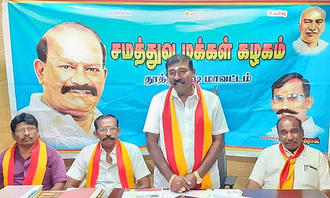 கூட்டத்தில் மாநில துணை பொது செயலாளர் காமராசு நாடார் பேசிய காட்சி.