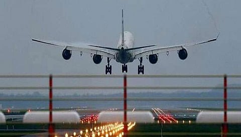 அமெரிக்காவில் இருந்து சென்னைக்கு மருத்துவ சிகிச்சைக்காக 26 மணி நேரம் டாக்டர் குழுவுடன் பறந்து வந்த பெண்