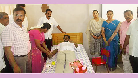 காரைக்குடி பள்ளியில் ரத்ததான முகாம்