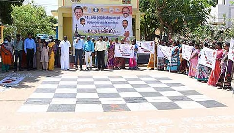 காஞ்சிரங்கால் ஊராட்சியில் செஸ் போட்டி விழிப்புணர்வு ரங்கோலி நிகழ்ச்சி நடந்தது.
