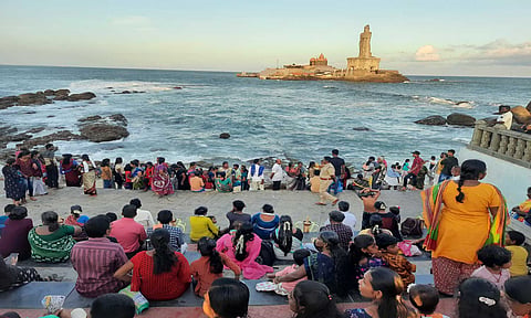 கன்னியாகுமரி வரும் சுற்றுலா வாகனங்களுக்கு நுழைவு கட்டணம் வசூலிக்கும் உரிமம் ரூ.67 லட்சத்துக்கு ஏலம்