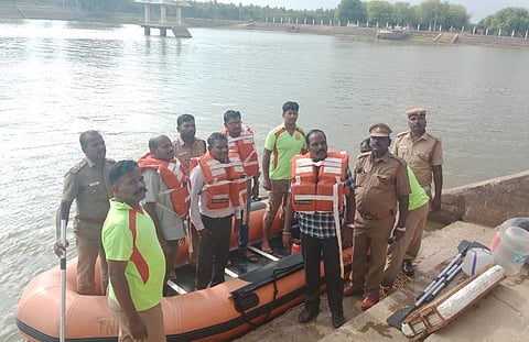 ஜெயங்கொண்டத்தில் வெள்ளத்தில் சிக்கும் பொது மக்களை மீட்பது குறித்து ஒத்திகை பயிற்சி