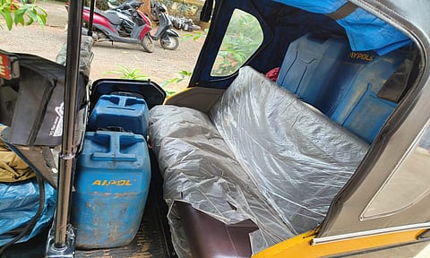 புதுக்கடையில் கேரளாவுக்கு ஆட்டோவில் கடத்திய 140 லிட்டர் மண் எண்ணை பறிமுதல்