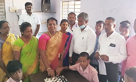 சதுரங்க போட்டி நடைபெற்றபோது எடுத்த படம்.