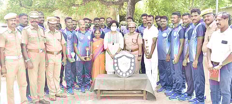 புதுக்கோட்டையில் ரூ.5.57 லட்சம் மதிப்பில் தீயணைப்பு , மீட்பு கருவிகள் - கலெக்டர் கவிதா ராமு வழங்கினார்