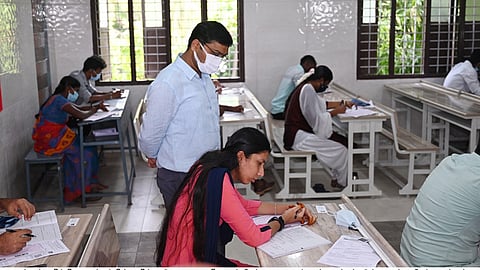கள்ளக்குறிச்சி தனியார் பள்ளியில் தேர்வு மையத்தை மாவட்ட கலெக்டர் ஷர்வன் குமார் பார்வையிட்டார்.