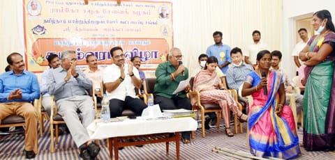 மாற்றுத்திறனாளிகளுக்கான சுயம்வரம் நிகழ்ச்சியில் நடந்த மணமக்கள் தேர்வை
கலெக்டர் மேகநாதரெட்டி பார்வையிட்டார்.