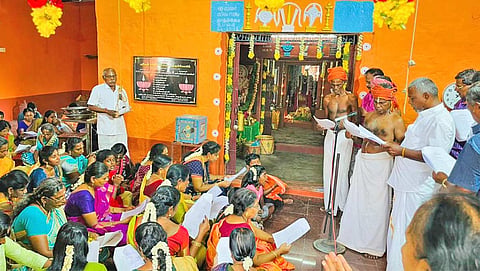 திருவிழாவில் கலந்து கொண்டவர்களை படத்தில் காணலாம்.