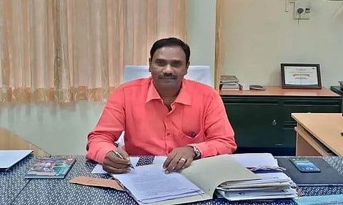 பொறுப்பு பதிவாளர் கோபி