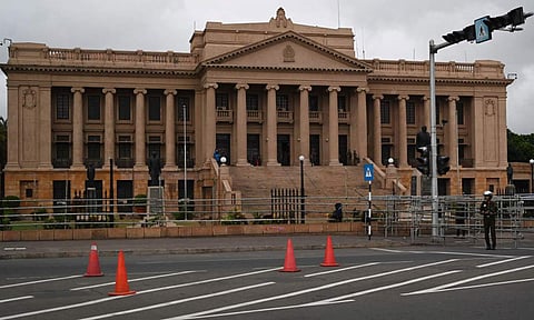 இலங்கை அதிபர் மாளிகையில் திருடிய 3 பேர் கைது