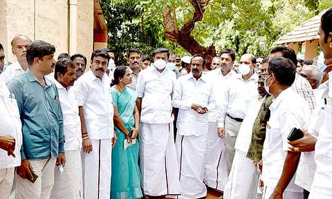 திருப்பூர் குமரன் நினைவு அரங்கம் அமையும் இடம் குறித்து அமைச்சர்கள் ஆய்வு