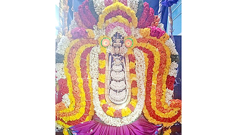 சிறப்பு அலங்காரத்தில் பத்ரகாளியம்மன்.