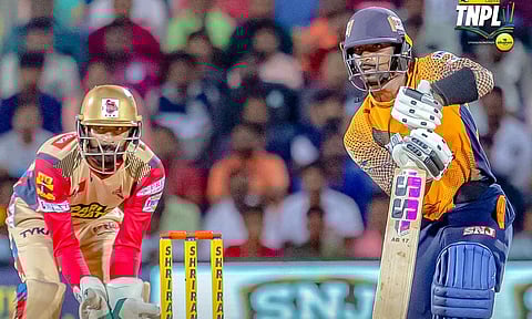 டிஎன்பிஎல் பைனலுக்கு முன்னேறுமா? 141 ரன்கள் இலக்கை துரத்தும் சேப்பாக் சூப்பர் கில்லீஸ்