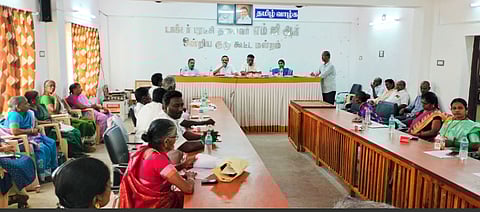 மாமன்னன் ராஜேந்திர சோழனுக்கு மணிமண்டபம் அமைக்க வேண்டும் - ஜெயங்கொண்டம் ஒன்றிய குழு கூட்டத்தில் தீர்மானம்