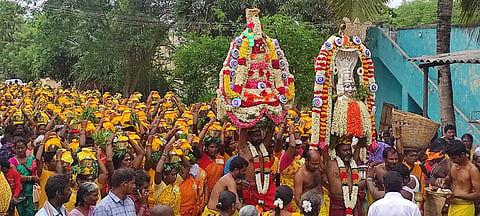 பெண்கள் பால்குடம் ஊர்வலம் வந்த காட்சி