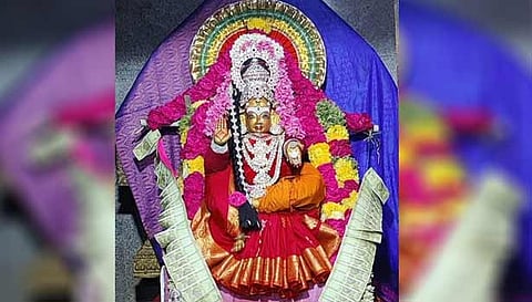 சிறப்பு அலங்காரத்தில் அருள்பாலித்த சக்தி மாரியம்மன்.