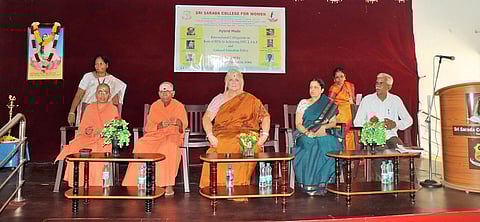 சர்வதேச கலந்தாய்வு கூட்டம் நடைபெற்ற போது எடுத்த படம்.