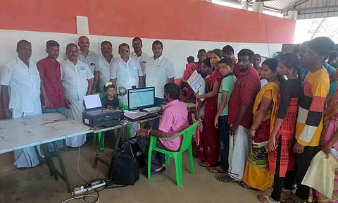 ஆதார் சிறப்பு முகாம் நடைபெற்ற காட்சி.