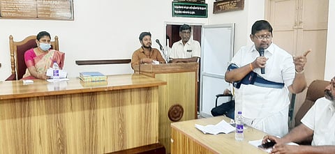 ராஜபாளையம் நகரசபை கூட்டம் தலைவர் பவித்ரா ஷியாம்ராஜா தலைமையில் நடந்தது.