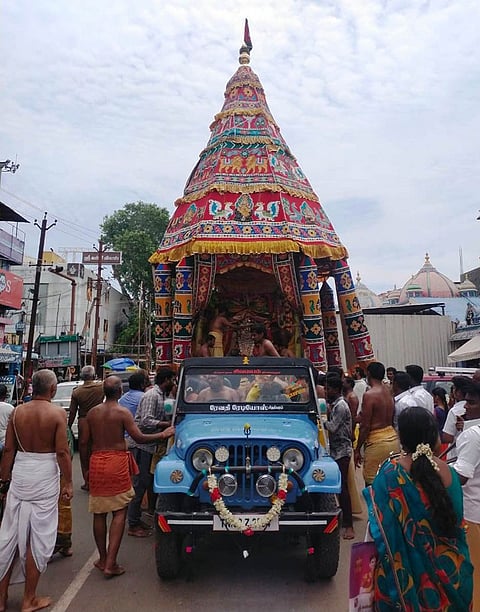 சிதம்பரத்தில் கீழத்தெரு மாரியம்மன் கோவில் தேரோட்டம் நடந்தது.