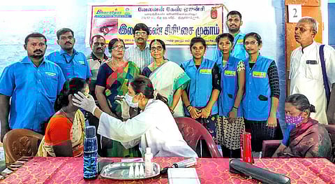 கண் பரிசோதனை முகாம் நடைபெற்ற போது எடுத்தபடம்.