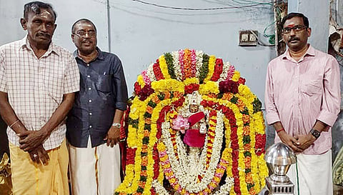 சிறப்பு அலங்காரத்தில் அருள்பாலித்த இரட்டை காளியம்மன்.