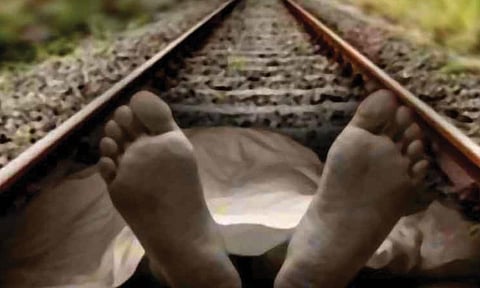 ரெயிலில் அடிபட்டு வாலிபர் பலி