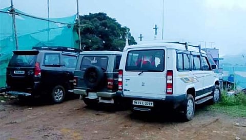 பறிமுதல் செய்யப்பட்ட வாகனங்கள்.