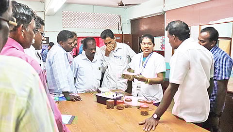 அறிவியல் ஆசிரியர்களுக்கு பணியிடை பயிற்சி அளிக்கப்பட்டது.