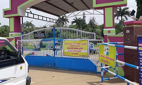 பவானிசாகர் அணை பூங்காவில் சுற்றுலா பயணிகள் குவிந்தனர்